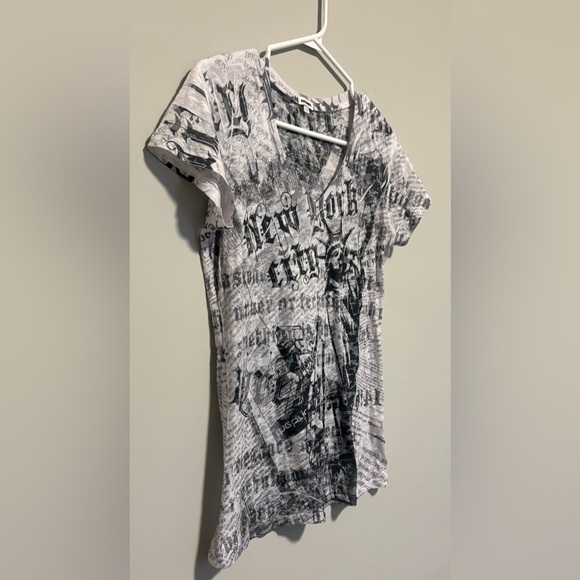 Kismet Women's Size Large V-Neck Short‎ Sleeve New York Graphic Semi Sheer Y2K - Picture 2 of 9
